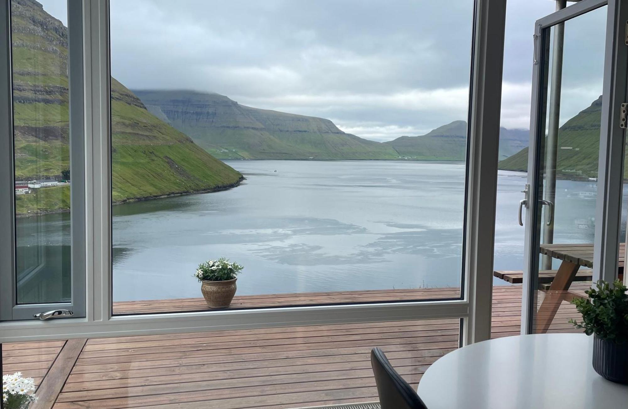 Unique Sea & Landscape View And Spacious Apartment Klaksvík Exterior foto